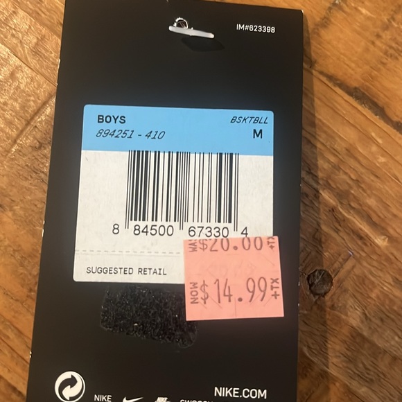 Youth Brand New Nike Graphic Tee - Picture 3 of 3